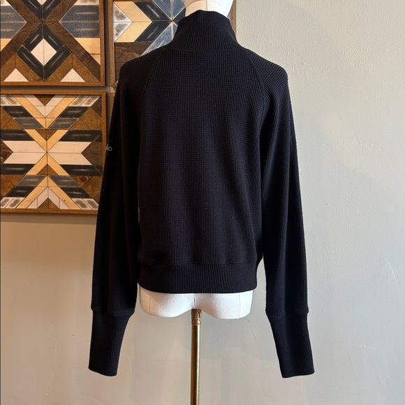 ALO Yoga Waffle Weekend Escape Mock Neck Long Sleeve in Black size Small - Picture 6 of 8